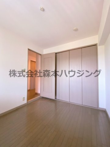 【洋室】 | 　PHOENIX CORT交野Ⅱ | 落ち着いた色調の洋室です