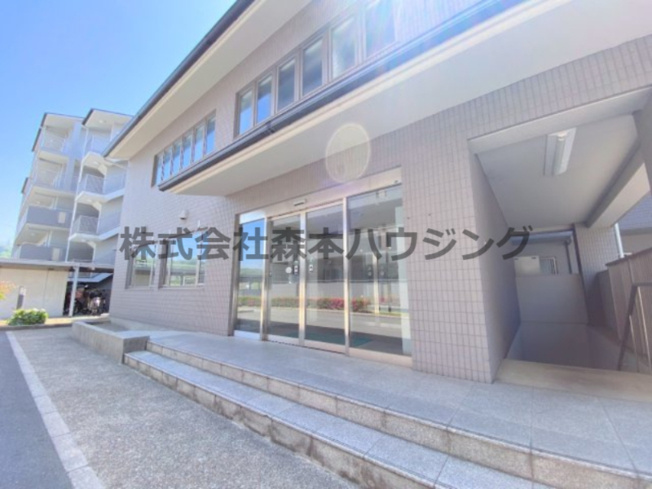 【エントランス】 | 　PHOENIX CORT交野Ⅱ | 毎日通るエントランスはこのようになっています
