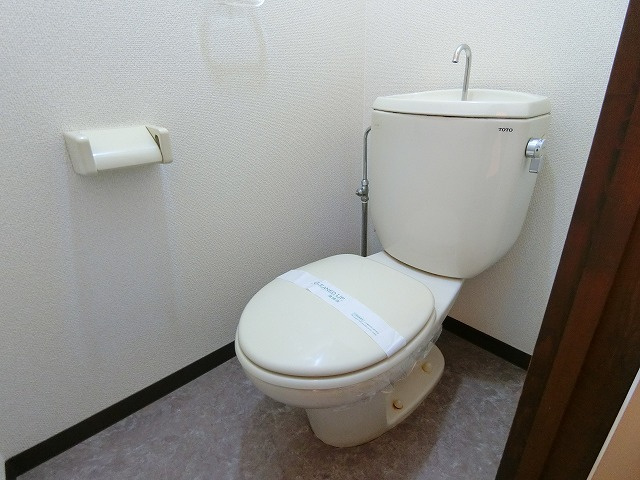 コーポクレールのトイレ|写真は同建物の別部屋を参考に掲載しております。