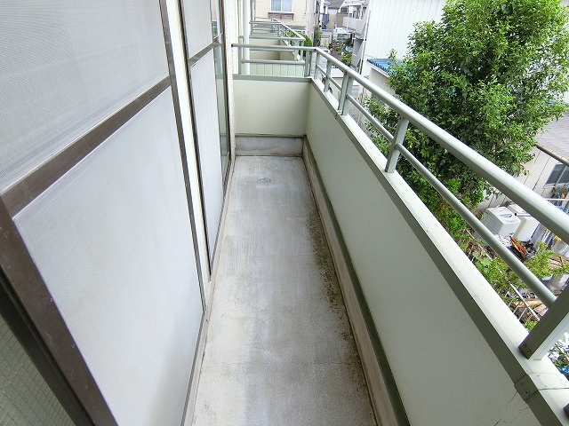 コーポクレールのバルコニー|写真は同建物の別部屋を参考に掲載しております。