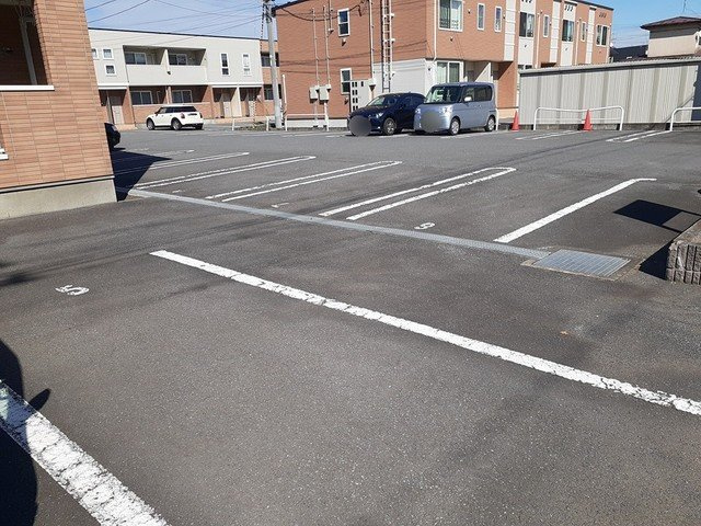 サニーヒルズＡの駐車場|駐車場があるので、車を買う予定の方も安心です