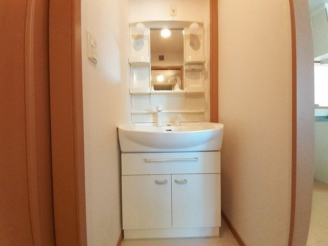 サニーヒルズＡの洗面所|コンパクトで使いやすい洗面所
