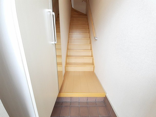 ビスターリＡの玄関|収納もある玄関です