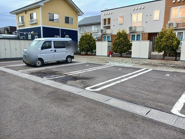 フル－ル　ドゥ　スリジェの駐車場|駐車場があるので、車を買う予定の方も安心です