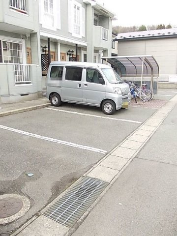 サントル城南の駐車場|駐車場があるので、車を買う予定の方も安心です