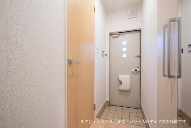 レガリア医学部前の玄関|きれいな玄関です