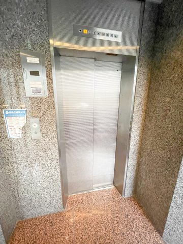 パシフィック花園町のエントランス
