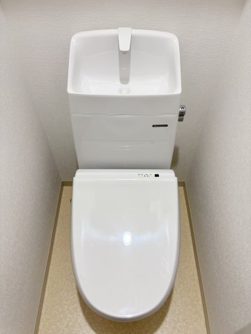 ELIAS SUTOKUINのトイレ