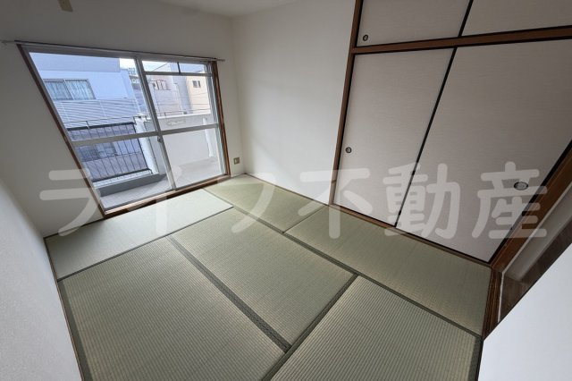 ウェルシーハイム川本の洋室|個人の部屋や寝室として使える洋室です