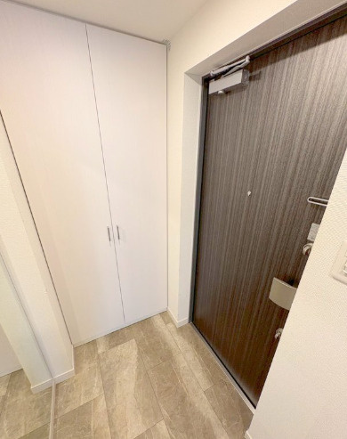 RISINGMaison本町橋の玄関