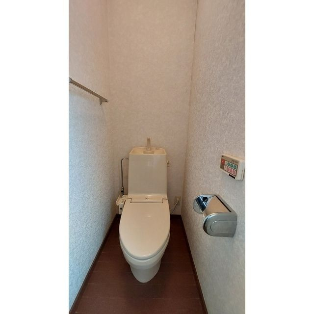 寝屋川市寿町戸建のトイレ