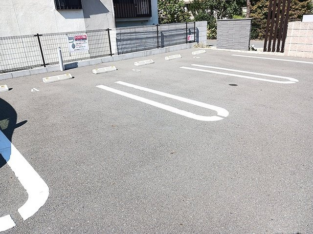 プランドール　シャトーの駐車場
