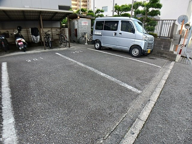 マリッチ今宿の駐車場