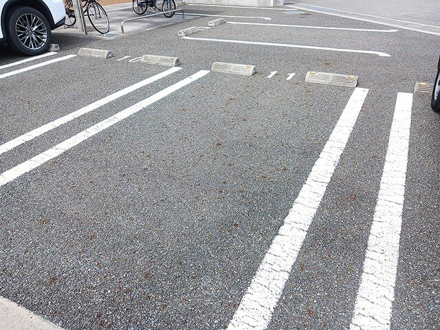エスポワールⅣの駐車場