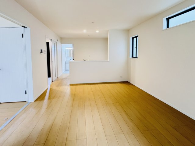 柏市藤心１丁目新築戸建の居間・リビング|15帖リビングダイニングキッチン