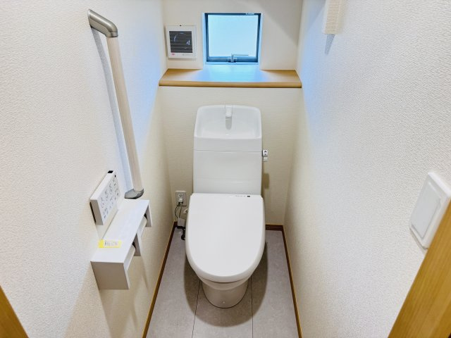 柏市藤心１丁目新築戸建のトイレ|温水洗浄暖房便座つきトイレ