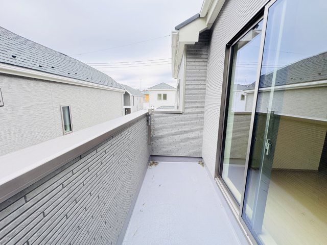 柏市藤心１丁目新築戸建のバルコニー|寝室前南向きバルコニー・日当たり良好♪