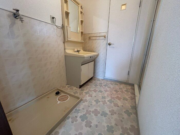 レヂデンスⅡ A棟の洗面所|広い洗面スペースです★