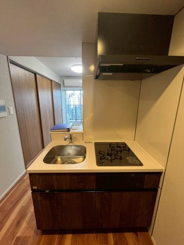 クレヴィスタ名古屋上前津のキッチン|コンパクトなキッチンで掃除もラクラク