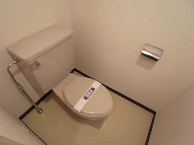 アステール荻窪のトイレ|落ち着いた色調のトイレです