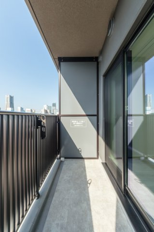 パークアクシス横浜伊勢佐木町通りのバルコニー|外からの目が気にならないバルコニーで洗濯物が干せます
