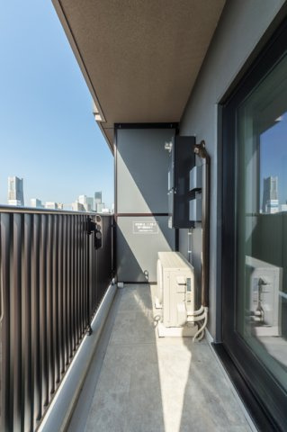 パークアクシス横浜伊勢佐木町通りのバルコニー|暖かな日差しのふりそそぐバルコニー