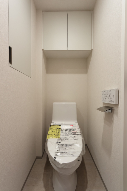 パークアクシス横浜伊勢佐木町通りのトイレ|落ち着いた色調のトイレです