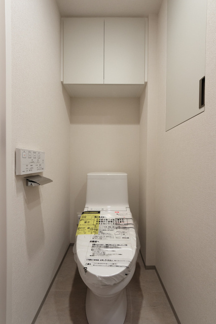パークアクシス横浜伊勢佐木町通りのトイレ|落ち着いた色調のトイレです