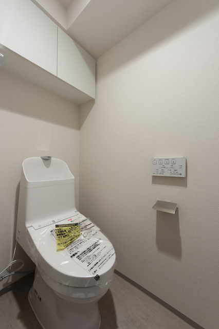 パークアクシス横浜伊勢佐木町通りのトイレ|落ち着いた色調のトイレです