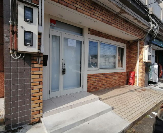 大津市際川３丁目の店舗一部の外観