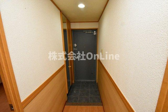 コンフォール東花園の玄関