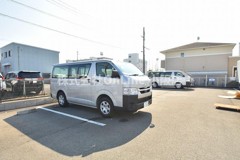 アローハイムの駐車場