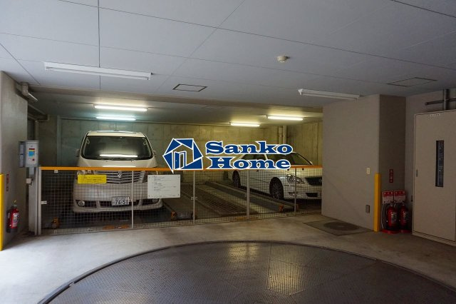 グランカーサ銀座イーストの駐車場