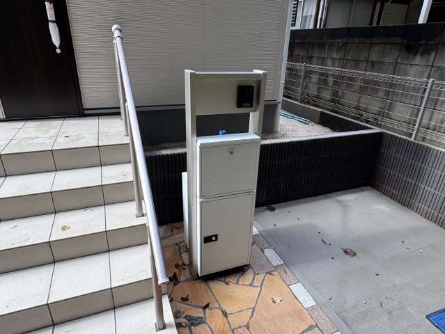 市川市大野町１丁目新築戸建【大野小学校：9分】の防犯設備|インターホン・宅配ボックス完備