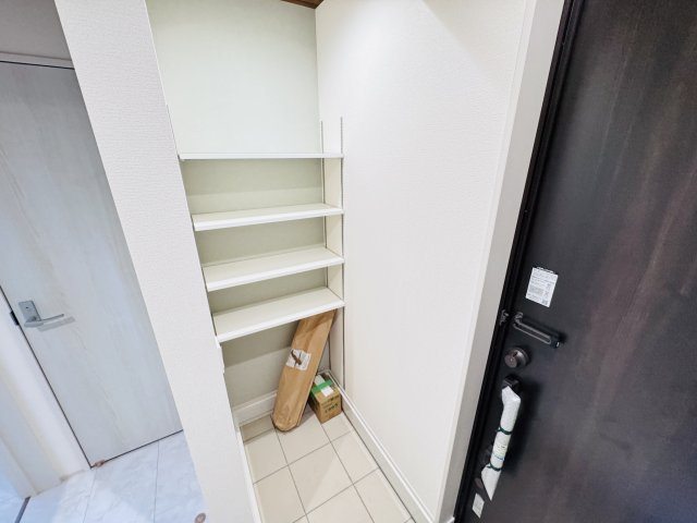 市川市大野町１丁目新築戸建【大野小学校：9分】の玄関|玄関ホール横・シューズインクローク
