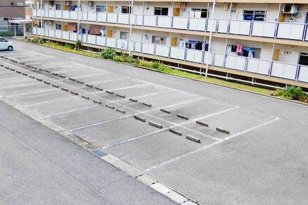 ビレッジハウス城蓮寺9号棟の駐車場|駐車スペースもあります