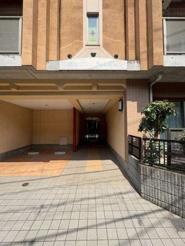 カームハウス中山のエントランス|毎日通るエントランスはこのようになっています