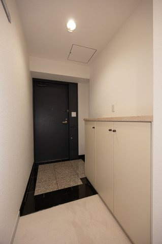 恵比寿ガーデンテラス弐番館の玄関|収納もある玄関です