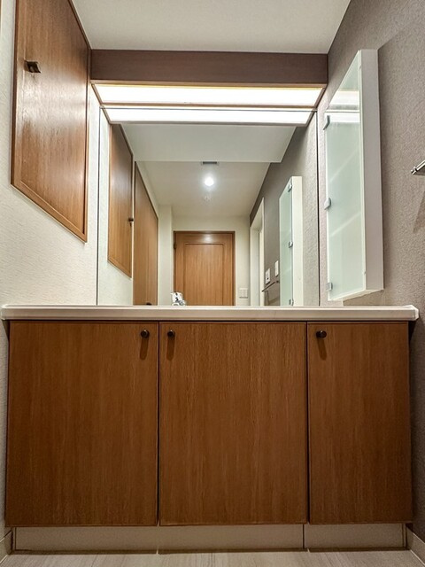 恵比寿ガーデンテラス弐番館の洗面所|ゆったりとスペースのある洗面所