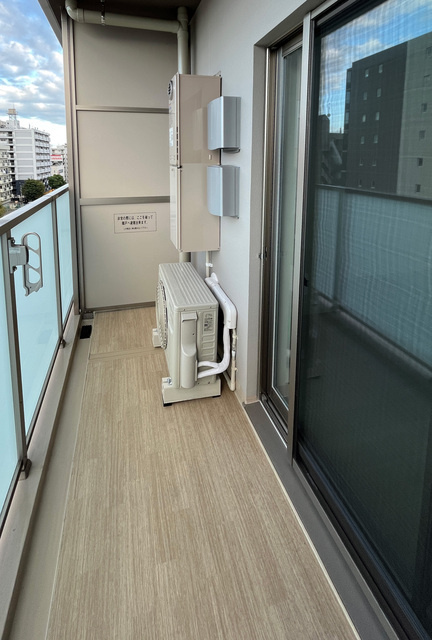 パークアクシス菊川ステーションイーストのバルコニー|お洗濯にも便利なバルコニー付き