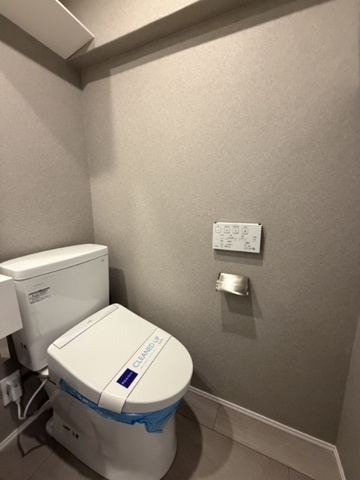新品家具付きマンション台東2(KaGood東京)のトイレ|落ち着いた色調のトイレです