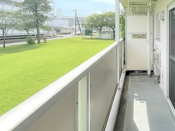 ビレッジハウス大谷6号棟のバルコニー|外からの目が気にならないバルコニーで洗濯物が干せます