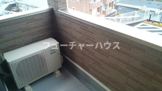 メゾンミニョンＭⅠのバルコニー|外からの目が気にならないバルコニーで洗濯物が干せます