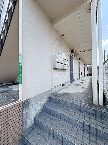 アップルハウスのエントランス|落ち着いたエントランスです