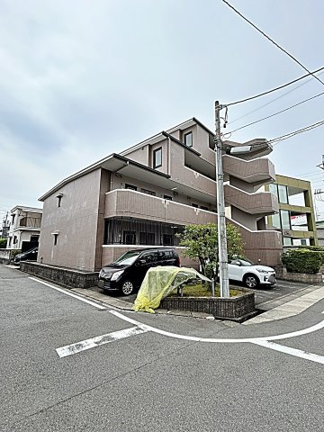 サルム上社の外観|落ち着いた雰囲気の外観です