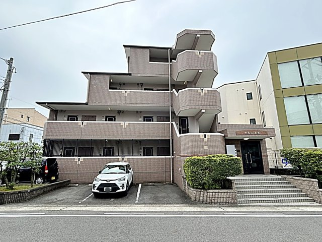 サルム上社の外観|落ち着いた雰囲気の外観です