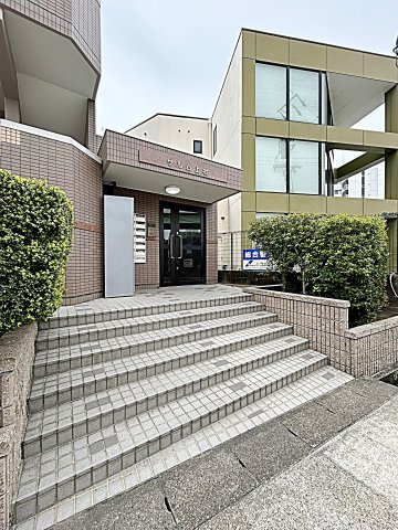 サルム上社のエントランス|毎日通るエントランスはこのようになっています