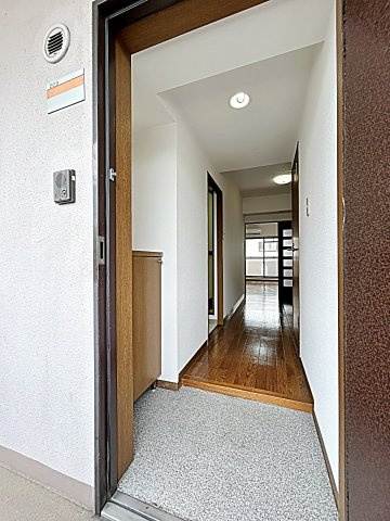 サルム上社の玄関|収納もある玄関です