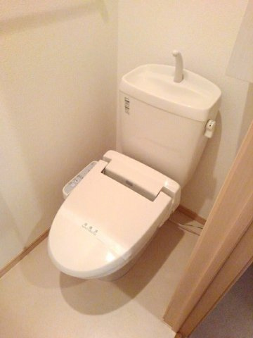 ソーレ　プリート　Ｎのトイレ|落ち着いた色調のトイレです