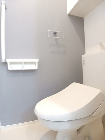 エストレージャⅠのトイレ|落ち着いた色調のトイレです